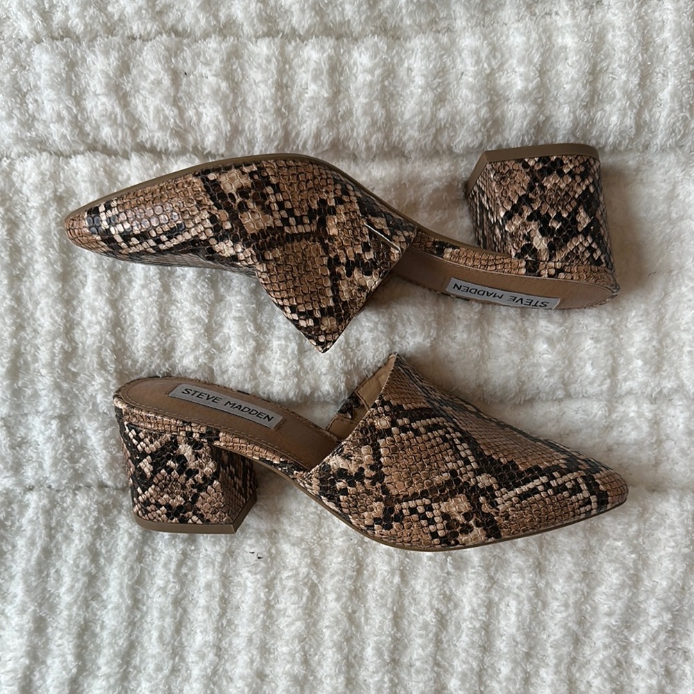 Steve Madden Tan Brown Snake-Print Mules
